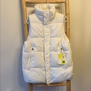 NEW All In Motion Target Brand Long Warm White Stylish Puffer Vest Pockets M